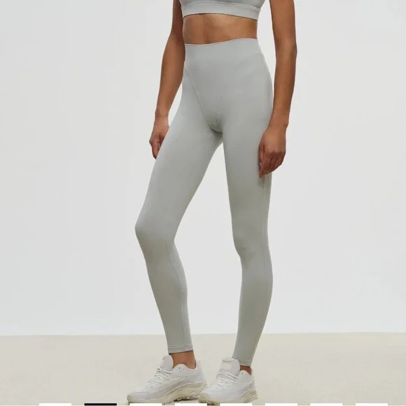 NWOT NORBO Accent Leggings in Grey Size Small - Picture 2 of 9